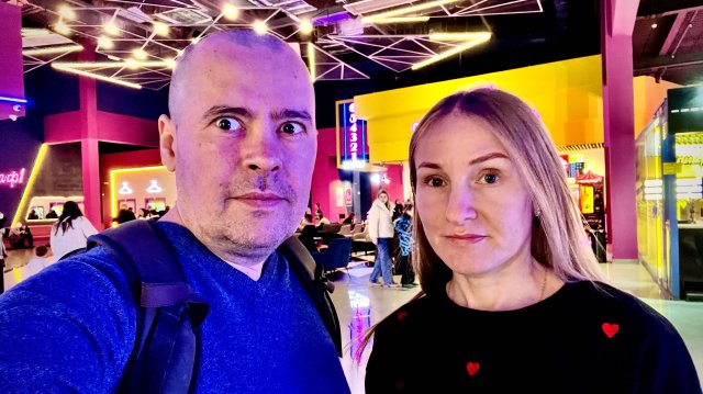 Наступила Суббота. Упала женщина, а мы на «Звезды в Сибири» - отзыв о фильме. Гулянки 😊