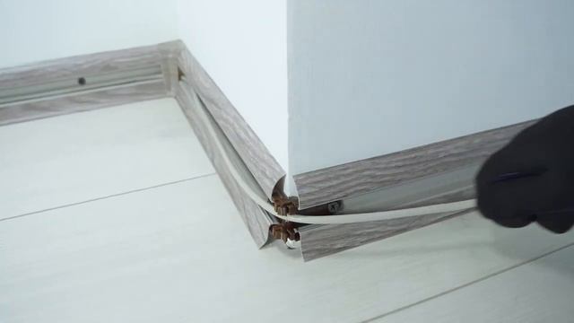 Монтаж Плинтуса IDEAL «Классик»