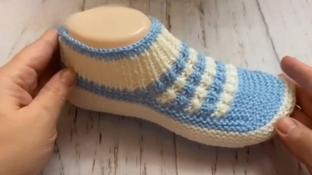 КЛАССНЫЕ тапочки следки на двух спицах без швов