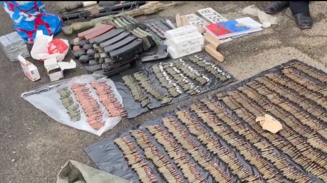 Автомат, гранатометы и 2 тыс. патронов нашли в Land Cruiser на Кубани