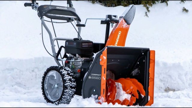 Компактный снегоуборщик DAEWOO S 6560
