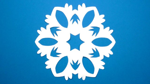 Как сделать Снежинку из бумаги легко своими руками | Красивая Снежинка на окно | Новогодний Декор