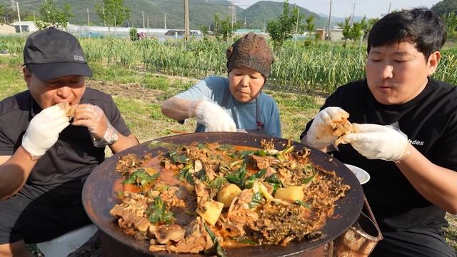 🥔감자와 감자🍖! 솥뚜껑에 맛있게 끓인 감자탕!! (Pork backbone stew) 요리&먹방!! - Mukbang eating show