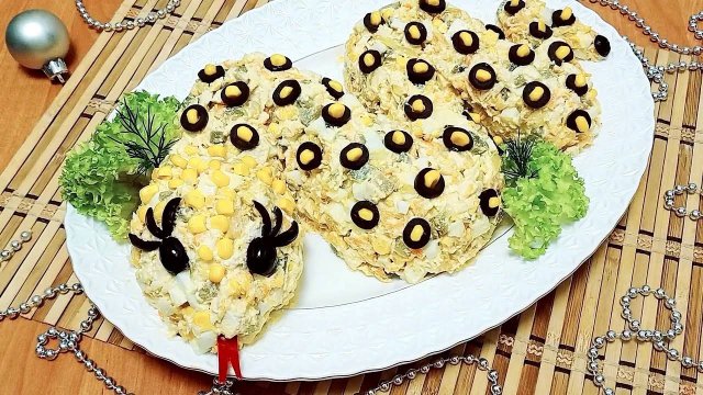 НОВЫЙ салат на Новый год 2025! Очень вкусный САЛАТ Змея украсит НОВОГОДНИЙ СТОЛ и удивит гостей