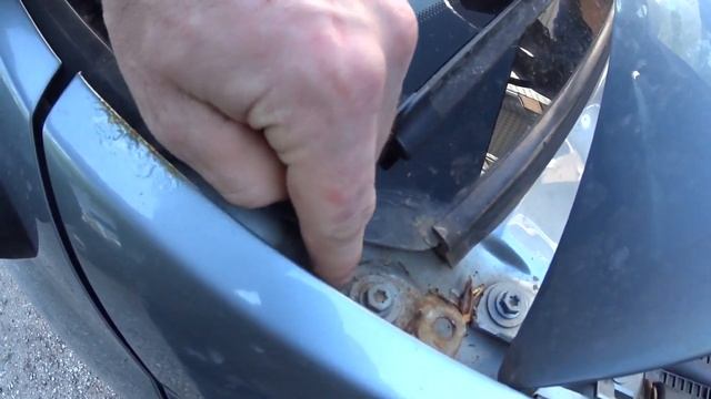 Замена переднего крыла на Рено Логан, Лада Ларгус