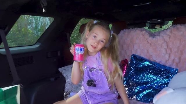 Почему Полина Ушла из Дома и Создала СЕКРЕТНУЮ КОМНАТУ В МАШИНЕ