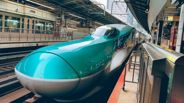 Японский скоростной поезд Синкансен | Позновательно для детей🚄