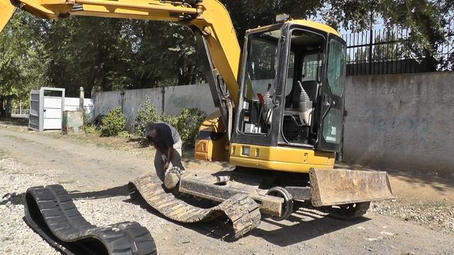 Замена гусениц. Мини экскаватор. Replacement of tracks