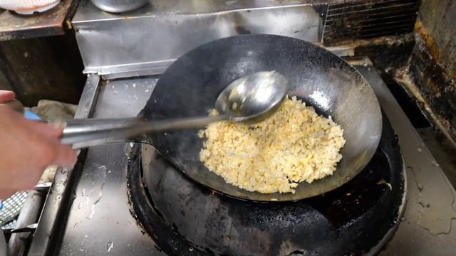 ラーメン一杯600円。親子たった2人で営業する絶品下町中華のドキュメンタリー丨Japanese Street Food
