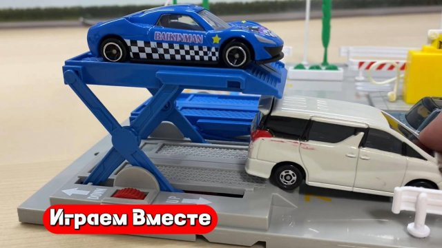 Играем в поезда и машинки ! Учимся строить железную дорогу и трассу 🚗🚄