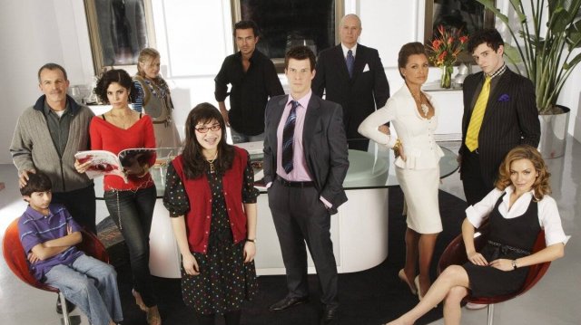 Сериал Дурнушка Бетти - 4 сезон 4 серия «Хот-дог, булочка и сиськи» / Ugly Betty