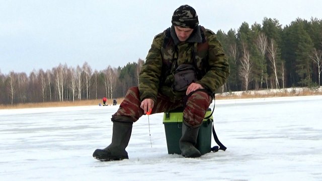Рыбалка 20 декабря на новую самодельную безмотылку по первому льду по плотве