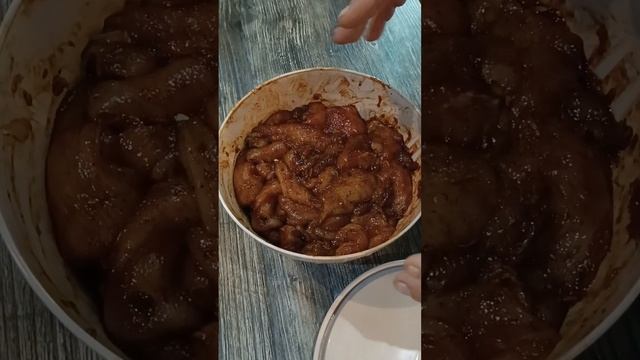 Мясные чипсы из курицы, в сушилке.