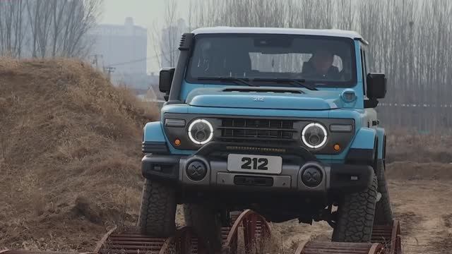 BAW 212 T01: Что это? УАЗ, ГАЗ 69, Defender или что-то свое?
