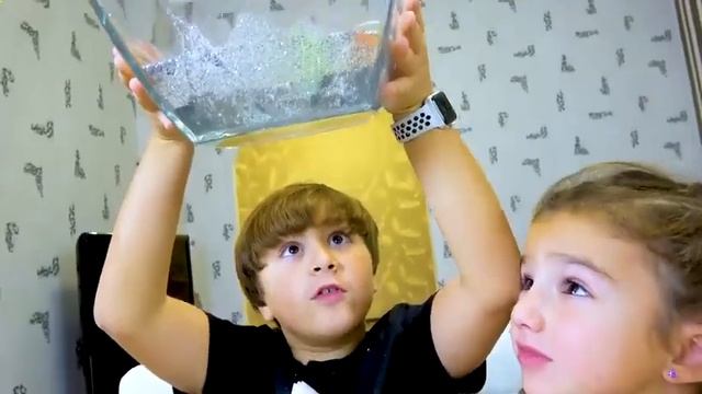 ЛИЗУН ПЕРЧАТКА ЧЕЛЛЕНДЖ! Какой Лизун Сделали МИЛАНА и АМИНКА Что задумал КАМИЛЬ1