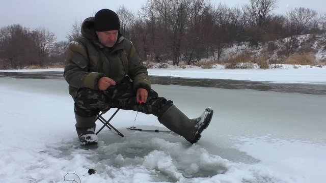 Рыбалка на речке в середине декабря!