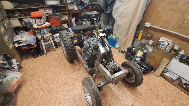 Мой первый минитрактор "Долгострой". Часть 6. Подрамник двигателя и рулевая колонка.