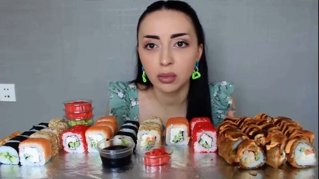 Мукбанг Айка Эмили роллы