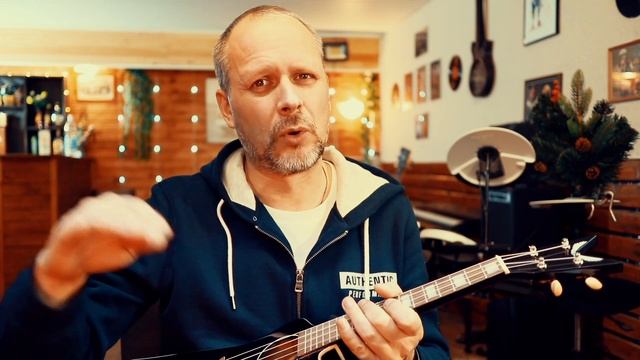 Перенесенные с YouTube / DEAN UKULELE  В двух словах про укулеле...