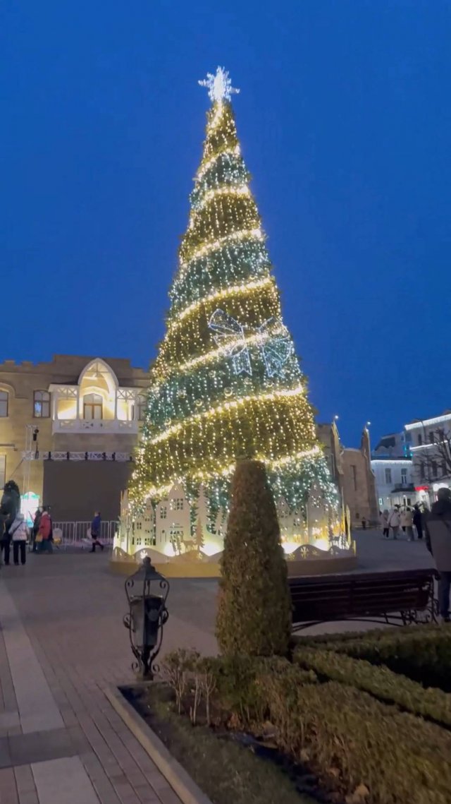 Накануне Нового 2025 года в Кисловодске. Вечерняя прогулка по Курортному бульвару