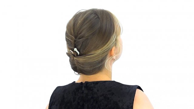 Модная женская прическа. Прически на средние и короткие волосы