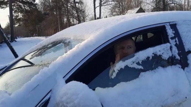 ВЕЧЕРОМ ПОСЛЕ БАНЬКИ ЕЛИ КРЕВЕТКИ, А УТРОМ ПРОВОДИЛИ ЮРУ И РАЗРЕЗАЛА ШТОЛЛЕН.