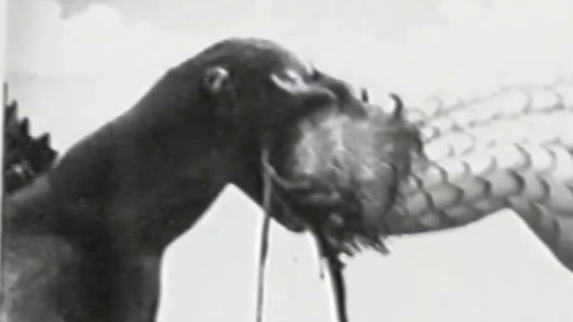 УЖАСАЮЩИЙ ИНЦИДЕНТ С КОСТЮМОМ ГОДЗИЛЛЫ | The Man In The Suit