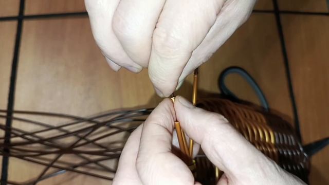 Как сплести вазу для цветов из ротанга