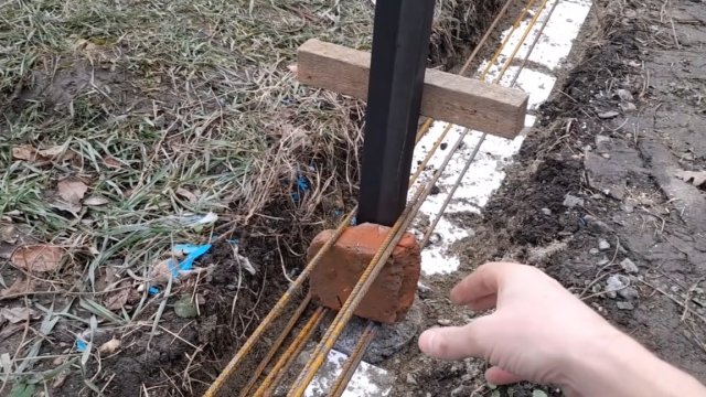 Забор из металлического штакетника. Ч.2. Конструктив основания, опалубка ростверка.