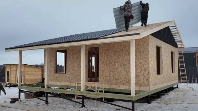 Недорогой дом за 4 дня. Полный процесс строительства. (СИП панели, свайновинтовой фундамент.)
