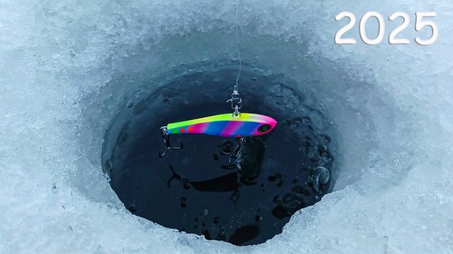 Я ОХРЕНЕЛ от ЭТОЙ ЛУНКИ, ТОЛЬКО ОПУСКАЙ приманку! Рыбалка зимой со льда в 2025