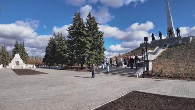 Солнечный Луганск большая прогулка по паркам и улочкам! Следим как Россия меняет Луганск.