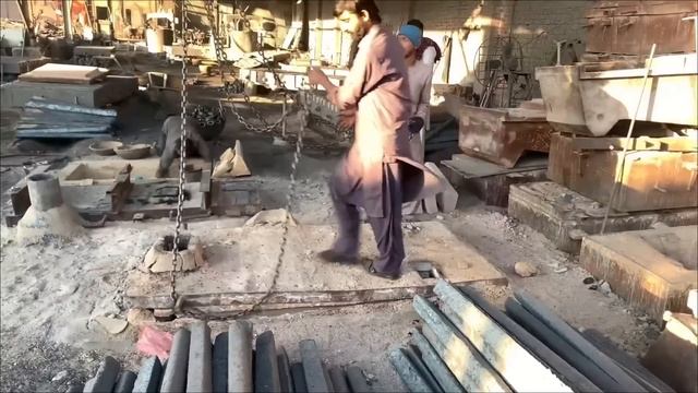 Производство больших деталей для камнедробилки.