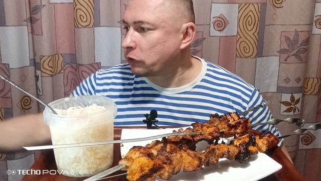 мукбанг/обжор/шашлык свиной,квашеная капуста/