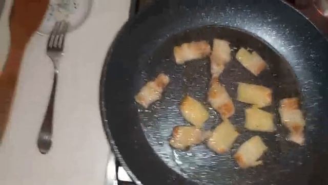 Вчерашний картофель в мундире превращается в блюдо которое может конкурировать с МакДаком