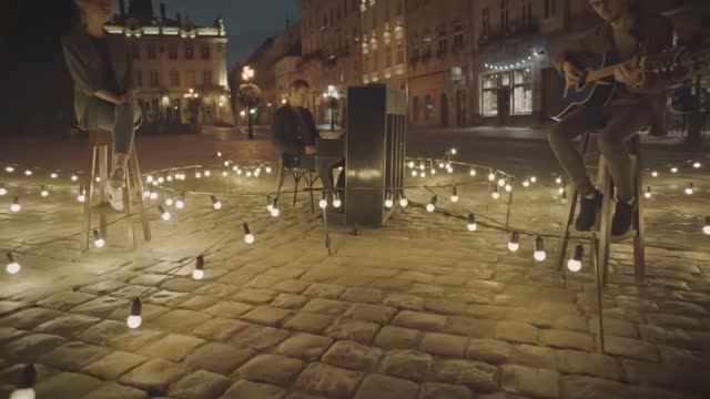 Океан Эльзы & Один в каноэ - Город весны (official video)