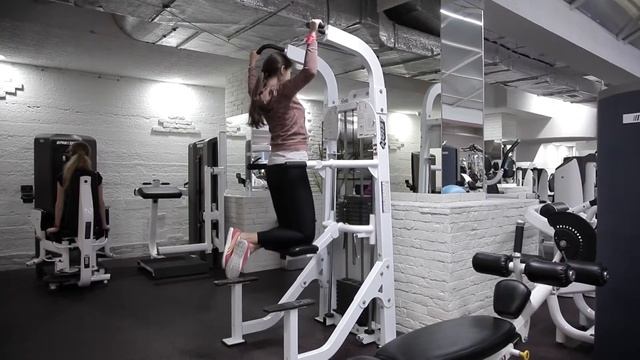 Упражнения на тренажерах подтягивания на платформе при болезни Бехтерева