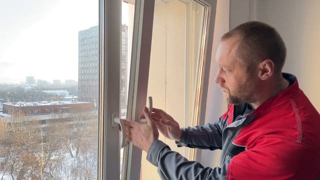 Ручку окна заклинило. Как исправить?