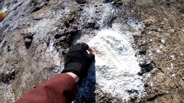 ✅ ЭКСПЕРИМЕНТ | МУКА + МОЩНАЯ ПЕТАРДА 🔥 ВЗРЫВАЕМ ПЕТАРДЫ | Огромное облако из муки загорелось?