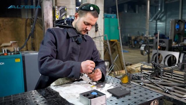 ОБЗОР СВАРЩИКА НА УСТАНОВКУ ЛАЗЕРНОЙ СВАРКИ, ЧИСТКИ, РЕЗКИ 3 В 1 ALTESA LXCW