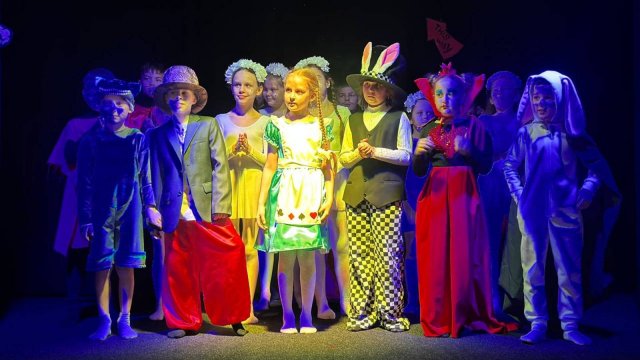 Театральная студия Школы Мира - "Alice in wonderland"
