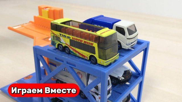 Играем в машинки ! Изучаем цвета и карточки ! Видео для детей