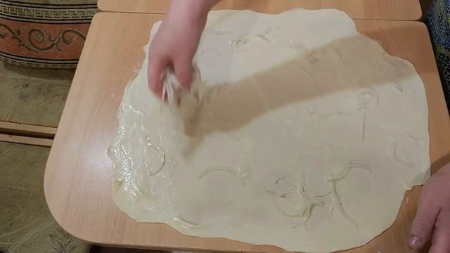 Как быстро приготовить Фатир на сковороде: узбекскую слоёную луковую лепешку