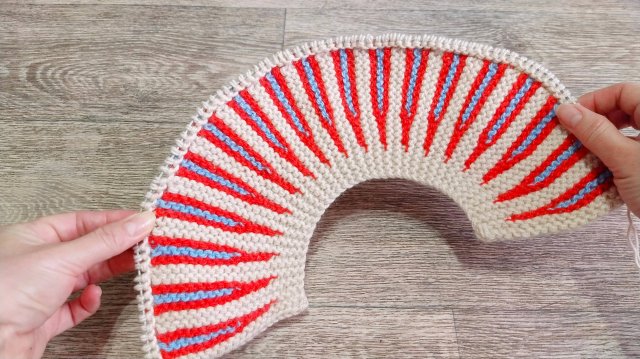 Ещё одна модель следков СПИЦАМИ из остатков пряжи 🧶 для начинающих и без шва на ПОДОШВЕ 😊