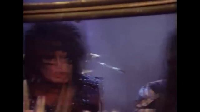 Mötley Crüe - Looks That Kill ( Official Video )