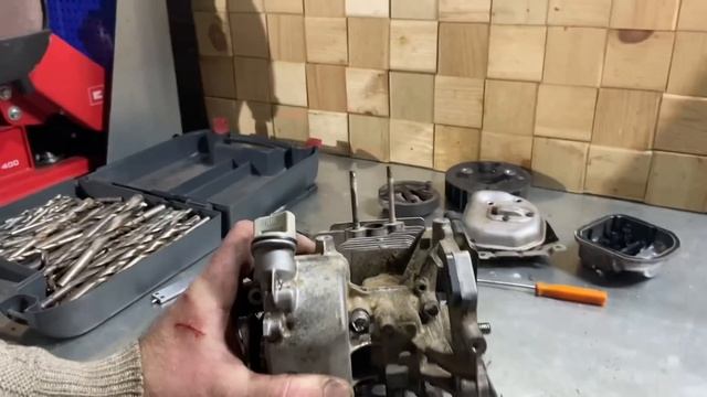 HONDA GX 35. Четырехтактный двигатель с хромированным поршнем. Разбираем.