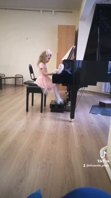 Лизе 5 лет