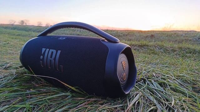 JBL Boombox 3 Wifi Outdoor Bass test 40% volume | Gangsta's paradise