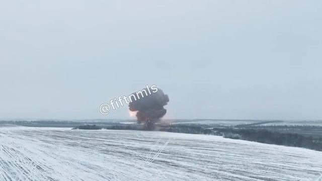 🔥Наши парни направили КАМАЗ до отказа забитый взрывчаткой на хохлятские позиции