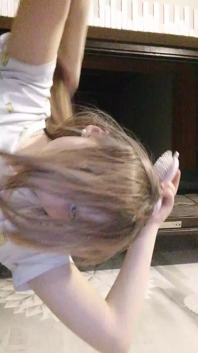 р
